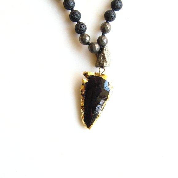 Black beaded hand knotted boho arrowhead necklace - Picture 3 of 5